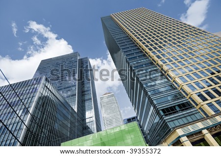 Canary Wharf is a large business and shopping development in East London.Rivalling London\'s traditional financial centre. This view contains the UK\'s tallest buildings:One Canada Square 235 m(770 ft),