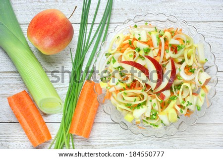 Salad with leek, carrots and apples