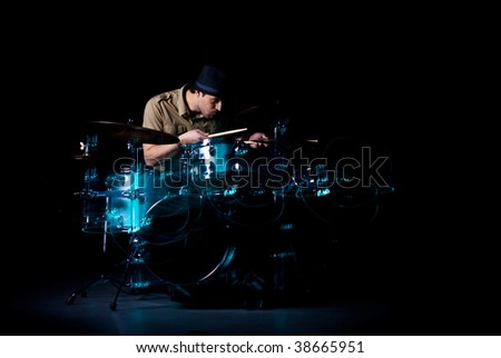 Picture of a drummer.