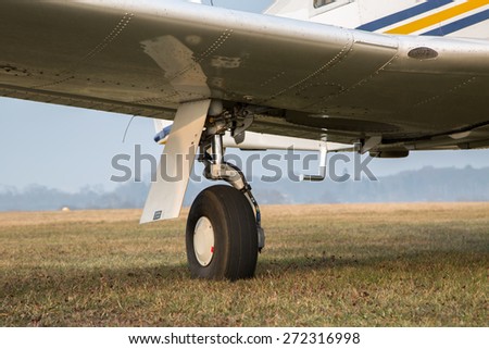 Retractable landing gear of single-engine aircraft.