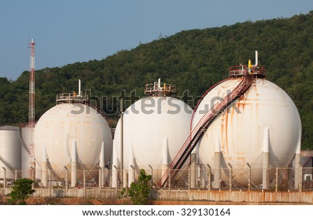 Natural gas storage tank in sphere shape