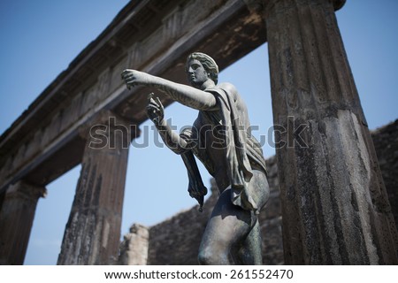 statue in Pompeii