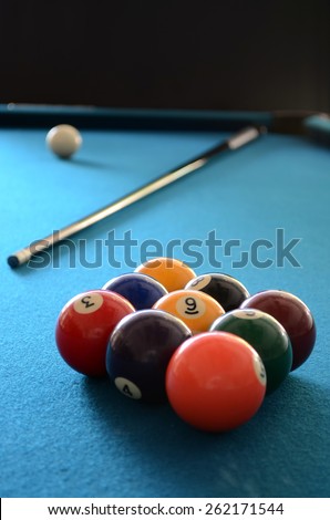 9 ball set-up on blue felt table