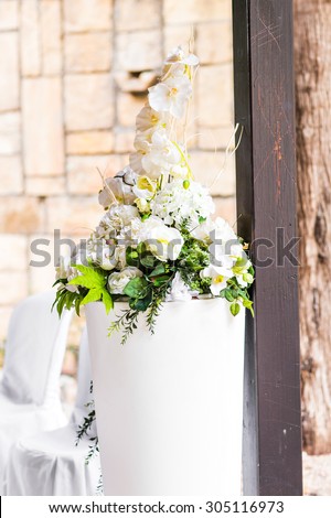 Beautiful flower wedding decoration. white wedding flowers