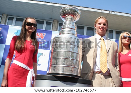 KYIV, UKRAINE-AUGUST 2: The hockey player Anton Babchuk to the American Club in the 