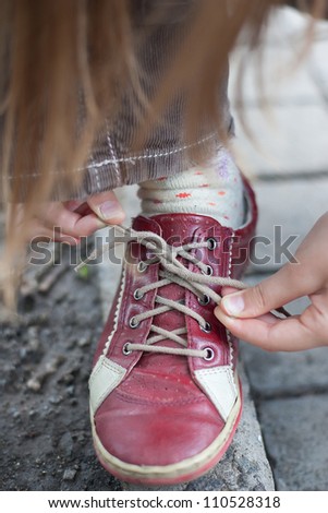 girl successfully ties shoes