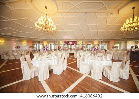 Beautiful elegant wedding reception table arrangement, purple flowers