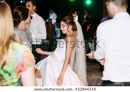 Dance of the bride on the wedding dance floor