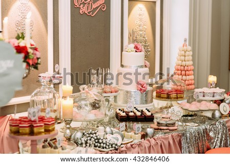 Fancy wedding table with cupcakes and sweets