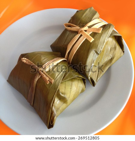 Sticky rice with banana leaf packaging.