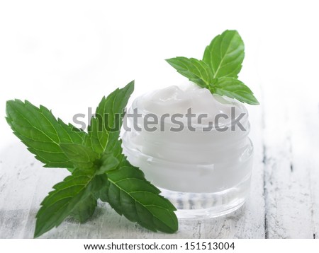 natural facial cream with mint