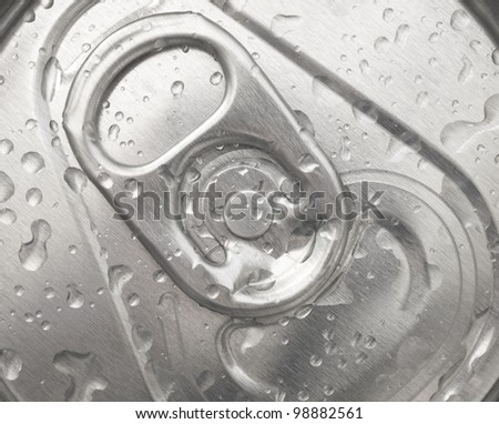 top of an unopened can with water drops