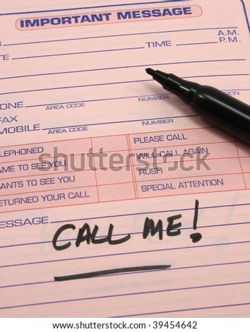 Important message notepad with the words Call Me! written on it