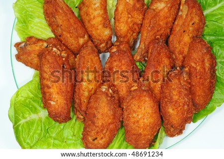 Deep Fried Chicken Wings Served With Lettuce