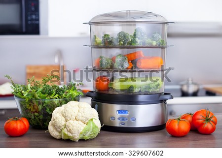 steam cooker with vegetables
