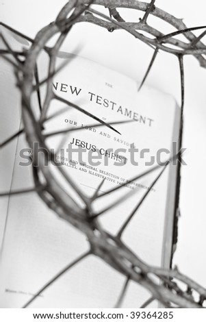 Jesus\' crown of thorns over the New Testament