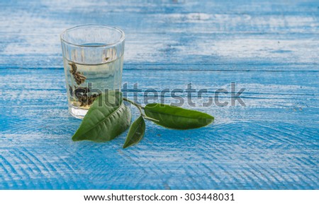 Tea and tea leaves on the wooden floor in blue and white.