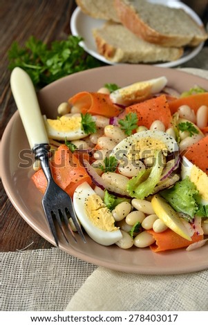 Salad with beans, egg, carrot and apple