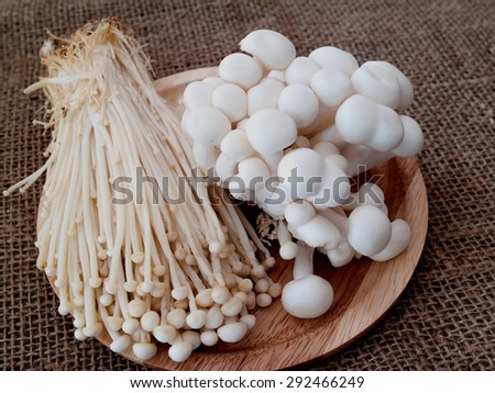 White mushrooms, golden needle mushroom.