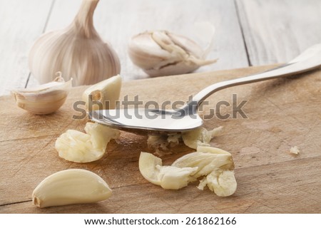 garlic crushed with a spoon
