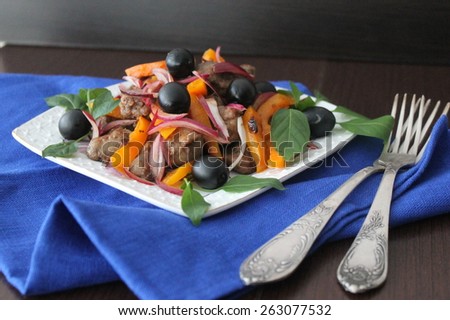 salad with pumpkin, chicken liver, onions, olives
