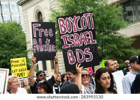 WASHINGTON, DC - AUGUST 2: Some 10,000 demonstrators march on the White House in Washington, DC, to protest Israel\'s offensive in Gaza known as \