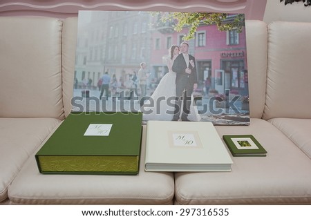 Green and white leather wedding photo book and album with picture