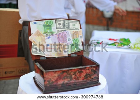 decor wedding chest of money