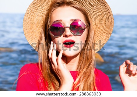 Summer portrait of young girl wear summer accessorizes,sunglasses and straw summer hat