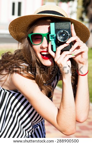 Close-up fashion portrait of young lady wear summer accessories,make travel pictures at her holidays,laughing and smiling at camera.sunshine portrait,bright colors.walks on park sun shine body shape