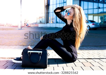 Close-up fashion portrait of glamour sensual young stylish lady wear amazing black teen outfit,basic clothes,black leather bag,sweater and leather bag.Cold season.Warm clothes,reflection sunglasses