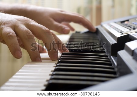 Fingers relate piano keys.