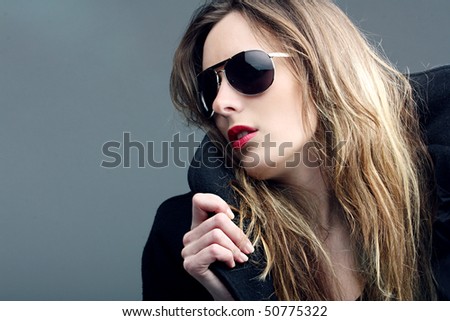 Rock\'n\'roll girl. Portrait of the girl in sun glasses