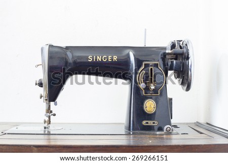 ROME, ITALY - APRIL 10: Singer sewing machine and his table on April 10, 2015 in Rome, Italy. Issac Singer built the first sewing machine with verticle needle movement powered by foot treadle.