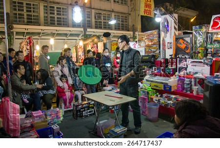 a simple auctions, the seller was introducing their goods. Time : 2015/3/13 Location : Taiwan, Jungli Night Market