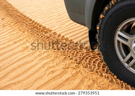 trace of rubber tires SUV in the desert sand. Riding a four-wheel drive vehicles passable attracts many tourists and professionals