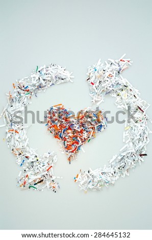 I produced form and an arrow of the heart reflecting the image of recycling with paper used to the shredder and photographed it.