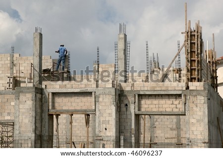 Building house with concrete blocks and columns in south Mexico
