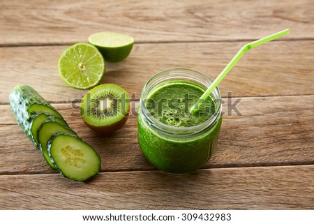 Detox green juice cleansing recipe with also kiwi lemon cucumber spinach