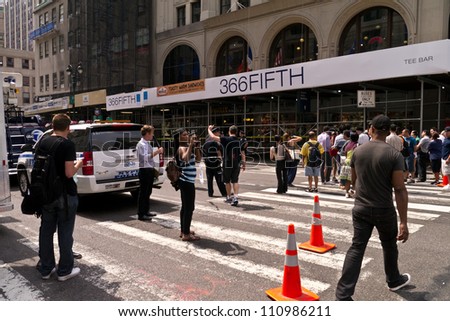 NEW YORK - AUGUST 24:  People and Media gather one block away after 2 killed and 8 injured in shooting near Empire State Building August 24, 2012  in New York City