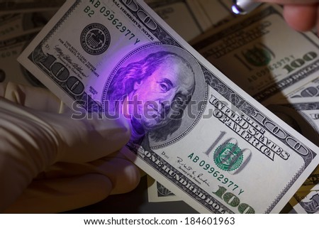 Dollar bill in uv light, fraud check