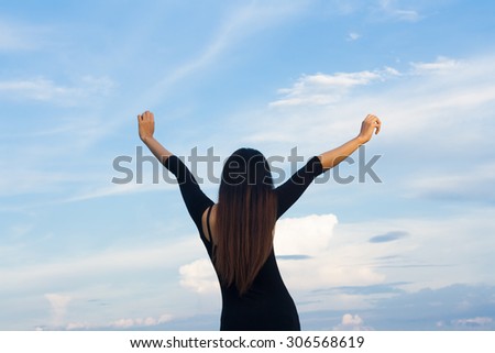 Women with long hair on the back of your arms are two sides to show a happy mood relaxing sky backdrop.