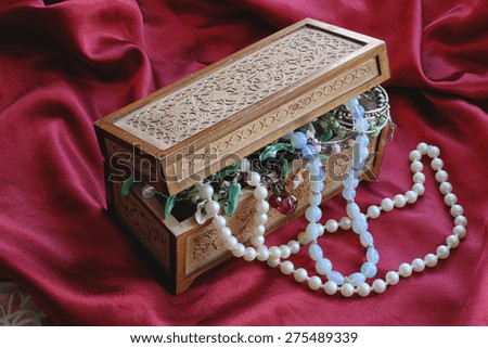 jewelry box on red background Pearl Rose