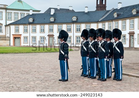 FREDENSBORG, DENMARK - AUGUST 6: Royal guards changing on Fredensborg palace at August 6, 2010 in Fredensborg, Denmark.