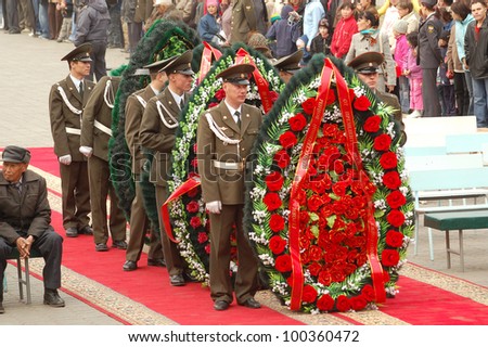 ULAN-UDE, RUSSIA - MAY 9: Guard of honor lay wreaths to the fallen during WWII memorial on annual Victory Day, May 9, 2007 in Ulan-Ude, Buryatia, Russia.