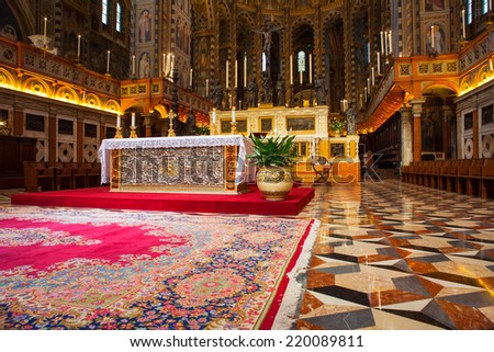 PADOVA, ITALY - AUGUST, 24: Interior of the Pontifical Basilica of Saint Anthony of Padua on August 24, 2014