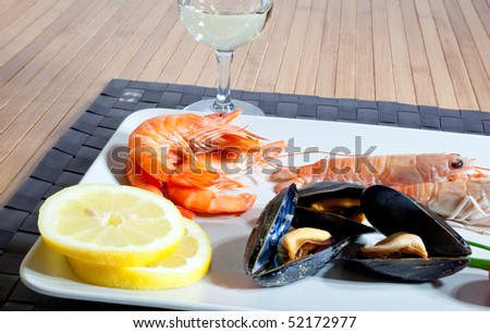 Appetizer of mussels and shrimp scampi with lemon