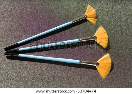 Fan-shaped brush