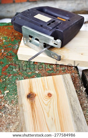 Electrofret saw and wooden board vertical