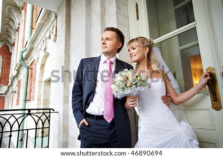 Bride and groom at the entrance to the palace
